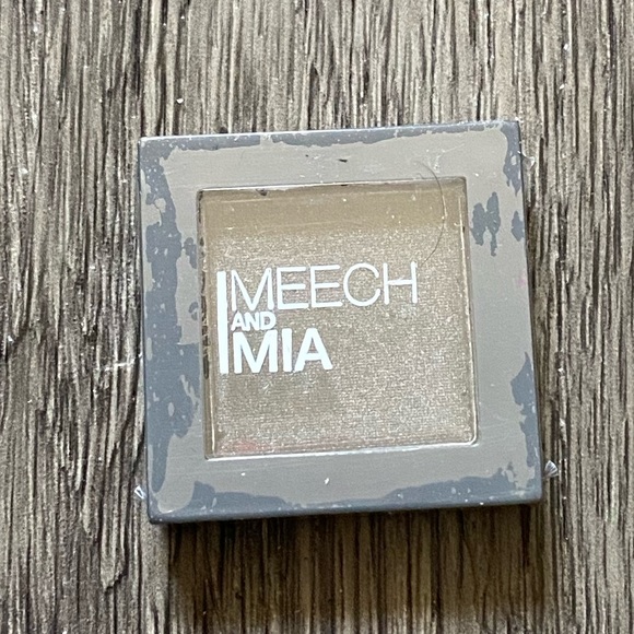 🌷HOST PICK🌷Makeup Bundle - 7 items! - Picture 5 of 17